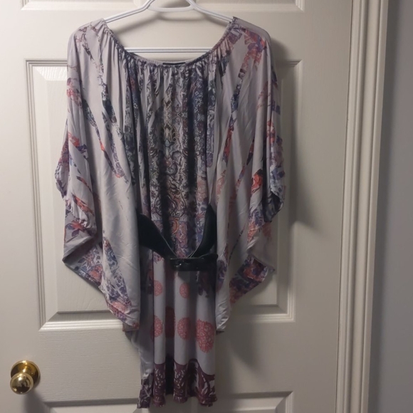 BNWOT - Flowy Printed top with belt - Picture 1 of 5